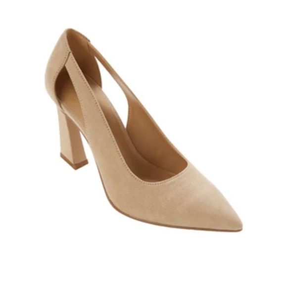 crown & ivy Shoes - Crown & Ivy Beige Heels size 9